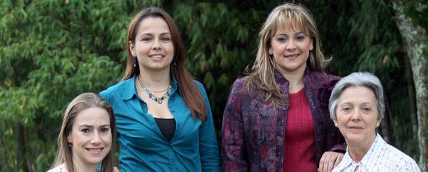 Ellas administran como si fueran sus casas | Hernán Vanegas | Juanita Gutiérrez, de Santafé; Sandra Marcela Giraldo, de Camino Real; Giovanna Castrillón, de Los Molinos; e Irma González, de Puerta del Norte son parte de las damas que dirigen los centros comerciales de Medellín.
