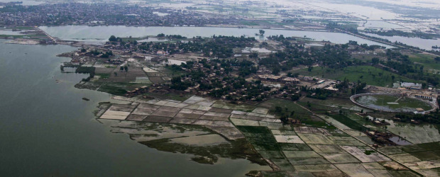 AP | En esta foto, tomada el 9 de agosto pasado, se muestra la magnitud de las inundaciones en Kot Kandh, cerca de Sakar, Pakistán.