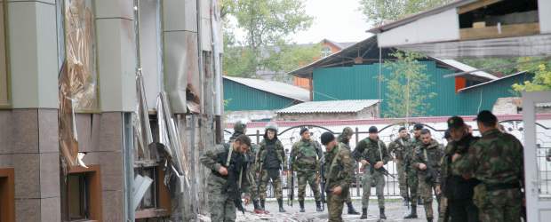 Asalto al parlamento de Chechenia dejó 6 personas muertas | AP | Murieron 3 guerrilleros, 2 policías y un civil en el Parlamento chechén.