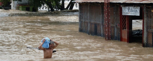 Dragar, opción para evitar inundaciones | Colprensa | Las 129 poblaciones ribereñas al Magdalena han sido perjudicadas por las inundaciones. Las autoridades aseguran que una de las maneras para contener la creciente del río es evitar la erosión del suelo y el vertimiento de residuos sólidos.