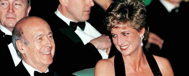Subastarán 14 vestidos de la princesa Diana | Archivo | La subasta tendrá lugar el 23 de junio, exactamente 14 años después de que la princesa se desprendiera de ellos, unos dos meses antes de su muerte.