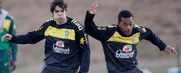 Chile busca saldar una cuenta pendiente con la pentacampeona | AP | Kaká y Robinho regresarán a la formación titular de Brasil para el juego ante Chile este lunes en el estadio Ellis Park.