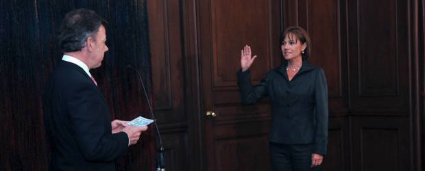 Se posesionaron la ministra de Salud y el director de Planeación Nacional | Cortesía Presidencia | El presidente Juan Manuel Santos dijo que la ministra Beatriz Londoño tiene como uno de los retos sacar a varios hospitales de cuidados intensivos.
