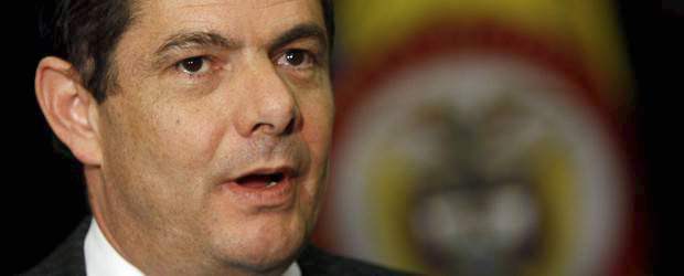 No tengo agenda propia: Vargas | Archivo | El ministro de Interior y de Justicia, Germán Vargas Lleras, afirma que, a pesar de haber sido ponente de la iniciativa que unificaba los ministerios de Justicia, Interior y los de Trabajo y Salud, este esquema no representó ahorro fiscal.