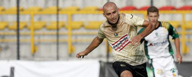 El delantero de Itagüí resultó incapacitado por dos meses a raíz de las fracturas que le causó en la cara su compañero Efraín Viáfara. | El delantero de Itagüí resultó incapacitado por dos meses a raíz de las fracturas que le causó en la cara su compañero Efraín Viáfara.