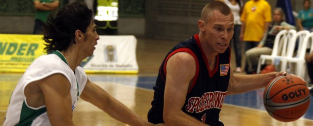 En el Iván de Bedout se volvió a ver buen básquet | Edwin Bustamante | Buen espectáculo se vio el sábado en el coliseo Iván de Bedout con el juego entre Arrieros y los exjugadores de la NBA. Vale la pena repetirlo.