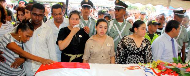 Cadáver de Joe Arroyo fue reubicado en el cementerio | Archivo | Joe Arroyo fallecio el pasado mes de julio tras padecer serios quebrantos de salud. Sus exequias se cumplieron en medio de una multitud.