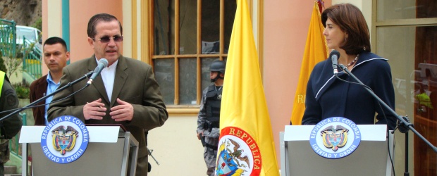 Santos puede ingresar a Ecuador sin problema: Ricardo Patiño | Colprensa | Ricardo Patiño se reunió el pasado jueves con la canciller colombiana, María Ángela Holguín.