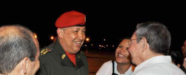 Chávez está en Cuba para seguir tratamiento contra el cáncer | Reuters | El mandatario venezolano iniciará ahora la segunda fase del tratamiento de quimioterapia, "cuya primera etapa concluyó exitosamente hace unos días" en la isla.