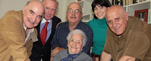 Un siglo de vida y 74 años siendo mamá | Manuel Saldarriaga | Esta mamá tuvo cinco hijos, de los cuales uno murió hace 22 años. Ella es el centro de una familia de ocho nietos y nueve bisnietos, a los que trata de reunir cuando se puede. Todos los lunes hace un almuerzo en su casa con ese fin.