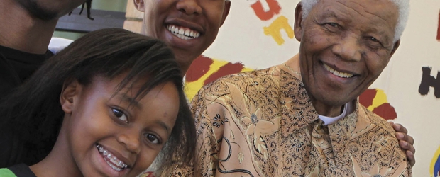 Murió bisnieta de Mandela, en accidente tras concierto inaugural del Mundial | AP