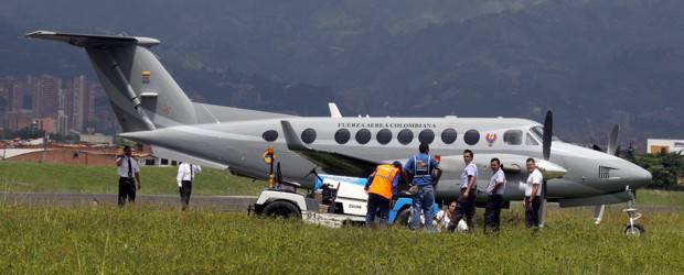 Avión en el que viajaban Mindefensa y general Naranjo tuvo falla al aterrizar en Medellín | Julio César Herrera | La emergencia se registró poco antes del mediodía de este miércoles.