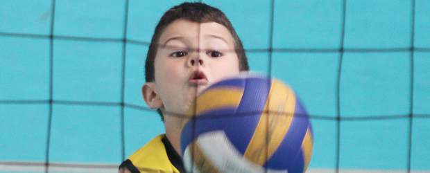 Ojos del Yesid se posan en Samuel | Manuel Saldarriaga | Samuel Lozano Gómez ha sido la figura de los benjamines en el volei.