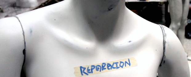 Travestis en peligro por 'cirugías' | | La bata, los guantes y el tapabocas son lujos que corren por cuenta del usuario. Quienes se practican este tipo de procedimientos en lugares clandestinos, sin papeles legales ni normas sanitarias, no demandan porque no tienen recursos, ni conocimiento de las acciones que pueden adelantar, reporta el director de la Fundación de Víctimas de Mala Estética, Cristian Gutiérrez.