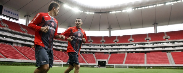 Las Chivas afrontan el partido más importante de su historia | Reuters | El Internacional de Brasil ya hizo el reconocimiento del nuevo estadio de las Chivas, el Omnilife.