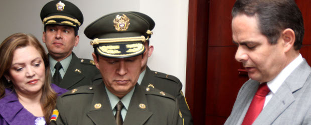 Nuevo director del Inpec se posesionó ante el ministro del Interior y de Justicia | Colprensa | Este martes al medio día se realizó la posesión del nuevo director del Inpec el Brigadier general Gustavo Adolfo Ricaute Tapia.