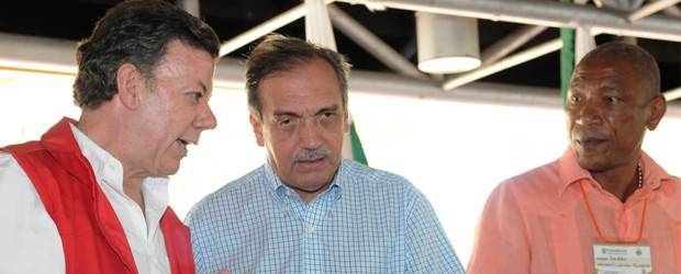 Las CAR no pueden ser liquidadas, aclaró el presidente Santos | SIG | El presidente Santos precisó que se filtró a la prensa el borrador de un documento donde se planetaba la propuesta de liquidar las CAR. En la foto, el gobernador de Antioquia, Luis Alfredo Ramos, y el alcalde de Apartadó, Oslvado Cuadrado Simanca.