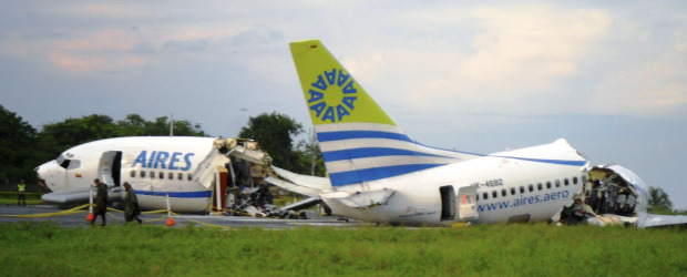 Los Roncancio todavía no creen que quedaron vivos | Reuters Y Cortesía Fuerza Aérea Colombiana | El ministro de Transporte, Germán Cardona, informó que debido al mal tiempo, la comisión de la Aerocivil que viajó a San Andrés para investigar las causas del accidente tuvo problemas para aterrizar. Tres aviones de la FAC, entre ellos una ambulancia medicalizada, viajaron a la isla para transportar a los heridos.