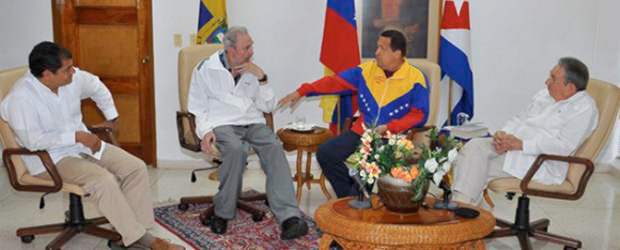 Maradona visitó a Chávez | Reuters | El presidente de Venezuela, Hugo Chávez, sigue con su tratamiento contra el cáncer en La Habana. Esta semana, además de Maradona, también lo visitó el mandatario ecuatoriano, Rafael Correa.