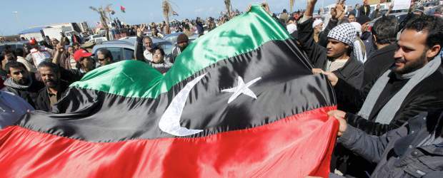 Gadafi ha intentado negociar con los manifestantes: Al Yazira | Reuters | Miles de manifestantes siguen en las calles de varias ciudades exigiendo la renuncia de Gadafi.