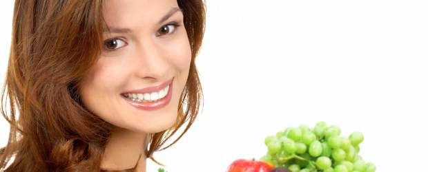Frutas y verduras come todo lo que puedas | Shutter Stock | En materia de dieta vegetal no hay una fruta o verdura mejor que otra; lo importante es comenzar a incorporar a la dieta vegetales lo más variados y abundantes posibles. Aunque los vegetales crudos pueden ser más beneficiosos que los cocidos, lo importante es consumir la suficiente cantidad.