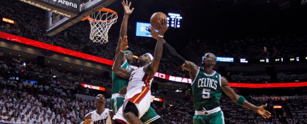 Los Beach Boys son mejores que los Big Three en la NBA | Reuters | James, que la pasada temporada lideró a los Cavaliers de Cleveland en el duelo ante los Celtics y lo perdió, decidió dejar a su exequipo para unir fuerzas con la franquicia de los Heat y formar a los nuevos Beach Boys.