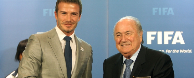 Nueve candidatos aspiran a organizar copa en 2018 y 2022 | Reuters | David Beckham encabezó la presentación de Inglaterra ante Joseph Blatter, presidente de la Fifa.