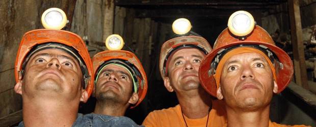 Segovia, no todo lo que brilla es oro | Jaime Pérez, Enviado Especial, Segovia | Las minas de Segovia, que pertencecían a la Frontino Gold Mine Ltda, tiene un gran potencial aurífero. La nueva empresa ha realizado exploraciones y considera que por décadas será posible extraer oro. En menos de 4 o 5 años se tendrán los resultados de los estudios gelógicos que indican cuales son las verdaderas reservas probadas de esta mina.