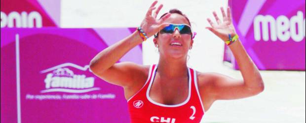Fabi y Francisca, reinas del volei | Fotos Manuel Saldarriaga | La chilena Francisca Rivas no sólo es una de las figuras del volei de playa en su país, sino que es una de las mujeres más bellas de los Juegos.