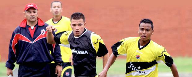 DIM tiene clave del desquite: el cambio de módulo | Hernán Vanegas | El técnico Pánzer Carvajal volvió a elogiar la actuación y mejoría del Medellín en la Liga Postobón-I, pero les pidió a sus dirigidos aprovechar mejor las opciones de gol que se generen en el arco de Nacional. Hoy entrenan en Sofasa para confirmar la formación titular que afrontará la décima fecha con la obligación de ganar para no alejarse más del grupo de los ocho.