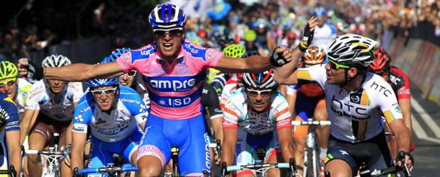 Final polémico en el Giro y triunfo de Báez en Madrid | AP | Alessandro Petacchi fue la figura de la segunda etapa y por eso fue el ganador.