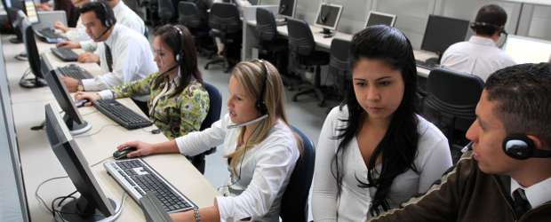 El lenguaje de las flores enriquece a Andes BPO | Julio César Herrera | La dedicación al trabajo y las capacitaciones del Sena, lograron que muchos cejeños se vincularan con el negocio de tercerización de procesos en el nuevo 'call center' llamado Andes BPO.