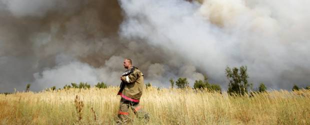 En hidroavión, Vladimir Putin trata de controlar incendios forestales en Rusia | Reuters | Los incendios forestales han consumido más de 550 hectáreas de bosques.