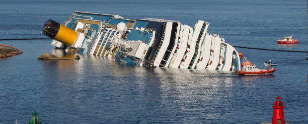 Ya van 13 muertos en el Costa Concordia | Reuters | Este domingo fue encontrado otro cadáver en el Costa Concordia.