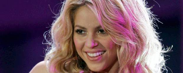 Colombia pisa fuerte en los 40 principales | Archivo | Shakira con su Waka Waka, y Juanes con Yerbatero, son dos de los aspirantes a Mejor Artista Internacional en los Premios 40 Principales.