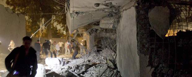 Hijo de Gadafi y 3 de sus nietos resultaron muertos tras bombardeo. | AP | En la casa que fue bombardeada se encontraban el líder libio y su esposa, pero ambos resultaron ilesos.