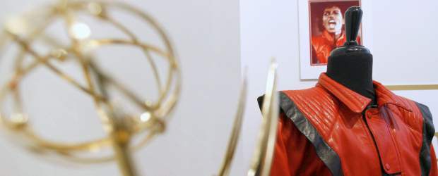La chaqueta que usó Michael Jackson en Thriller será subastada | AP | Otros artículos de Jackson que se subastarán son la peluca que usó cuando anunció la frustrada gira This Is It.