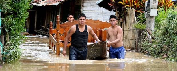 Evacúan dos centros turísticos en Huila por deslizamientos | El invierno en Colombia ya superó los dos millones de afectados.