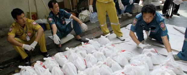Por lo menos 2.000 fetos humanos procedentes de dispensarios en los que se practican abortos ilegales fueron descubiertos por la Policía tailandesa en el depósito de cadáveres de un monasterio budista de Bangkok, indicaron este viernes fuentes oficiales. | Por lo menos 2.000 fetos humanos procedentes de dispensarios en los que se practican abortos ilegales fueron descubiertos por la Policía tailandesa en el depósito de cadáveres de un monasterio budista de Bangkok, indicaron este viernes fuentes oficiales.