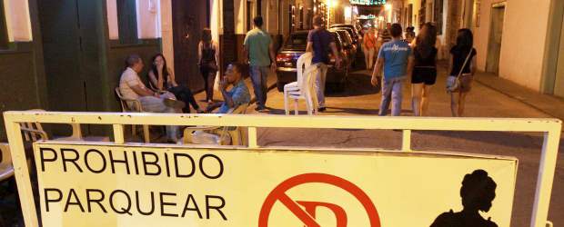 En Santa Fe de Antioquia no hay noche de paz | Robinson Sáenz | La invasión del espacio público, el alto volumen y la velocidad de motos y vehículos son algunas de las quejas más frecuentes entorno a la zona rosa de Santa Fe de Antioquia.