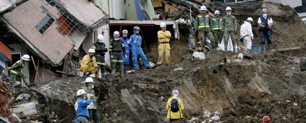 Manizales exige claridad ante tragedia | Jaime Pérez | Debido a lo estrecha del área donde ocurrió la tragedia, en el barrio Cervantes de Manizales, solo pueden trabajar al mismo tiempo unos 200 socorristas según informó César Urreña, director general de Socorro Nacional.