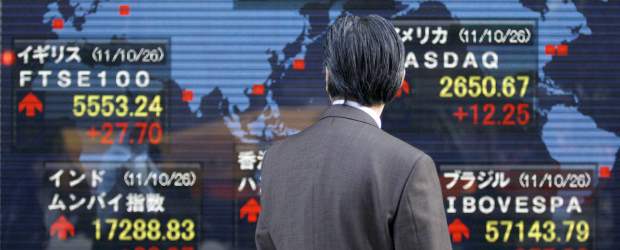 La fortaleza a la banca de UE anima los mercados | Reuters Issei Kato-tokio | Las bolsas asiáticas fueron las primeras en reaccionar a las decisiones tomadas en la cumbre de líderes de la Unión Europea celebrada el miércoles. El índice Nikkei de la bolsa de Tokio cerró con ganancias del 2 por ciento.