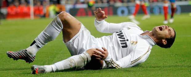 Amaranto Perea lesionó a Cristiano Ronaldo | Reuters | A pesar de la fuerte entrada el portugués jugó todo el compromiso ante los rojiblancos.