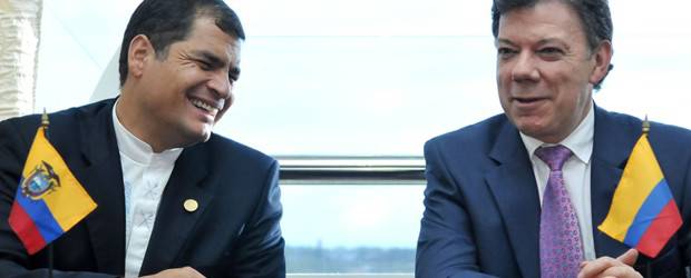 Colombia y Ecuador restablecieron las relaciones diplomáticas | Cortesía Presidencia de Ecuador | Los mandatarios se reunieron en el marco de la Cumbre de Unasur, que se realizó este viernes en Guyana.
