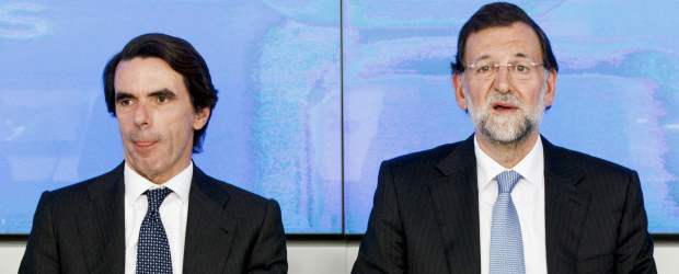 Mariano Rajoy quiere formar su gobierno antes de Navidad | AP | José María Aznar (izquierda) y Mariano Rajoy (derecha).