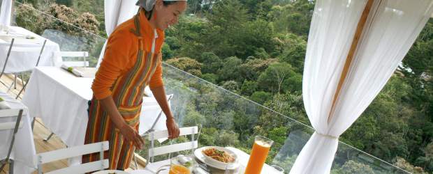 A almorzar en Santa Elena | Archivo | En Santa Elena puede almorzar, mientras aprende cómo hacer una silleta. Muchas casas silleteras le ofrecen la opción, y hay restaurantes, como el Uchuva Lounge (foto). También hay oferta de fritos para picar. La oferta se incrementa el sábado, día en el que se empiezan a hacer las silletas.