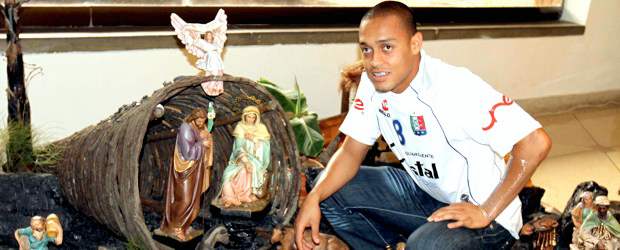 Hárrison, héroe del Espíritu Santo | Manuel Saldarriaga | Admirador de Zinedine Zidane y Choronta Restrepo, Hárrison Henao Hurtado ya es un campeón. Tiene 23 años, mide 1,76 y pesa 73 kilos. Su contrato con el Once Caldas irá hasta 2013.