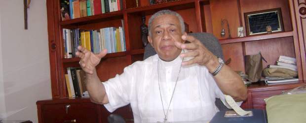Mi traslado no afectaría interés de integrantes de la bacrim: Obispo de Montería | Archivo | Monseñor Julio César Vidal no pudo contener las lágrimas.