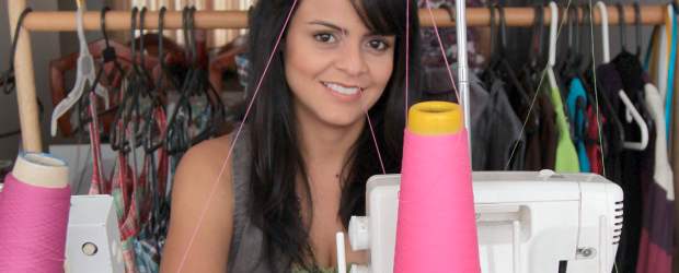 Bello tiene su cuento con el emprendimiento | Donaldo Zuluaga | Isabel Cristina Arango es una de las 120 mujeres emprendedoras de Bello que participan del proyecto de cooperación liderado por Comfenalco Antioquia y la Alcaldía de Bello. Confecciona ropa de mujer bajo la marca Ruta Salmón.