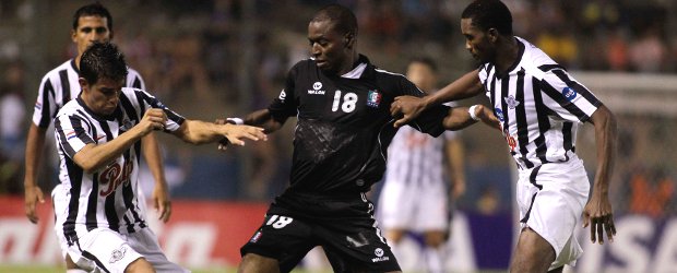 Once Caldas se quedó sin los tres puntos en el último minuto | Reuters | Wason Rentería anotó los dos goles del Once Caldas.